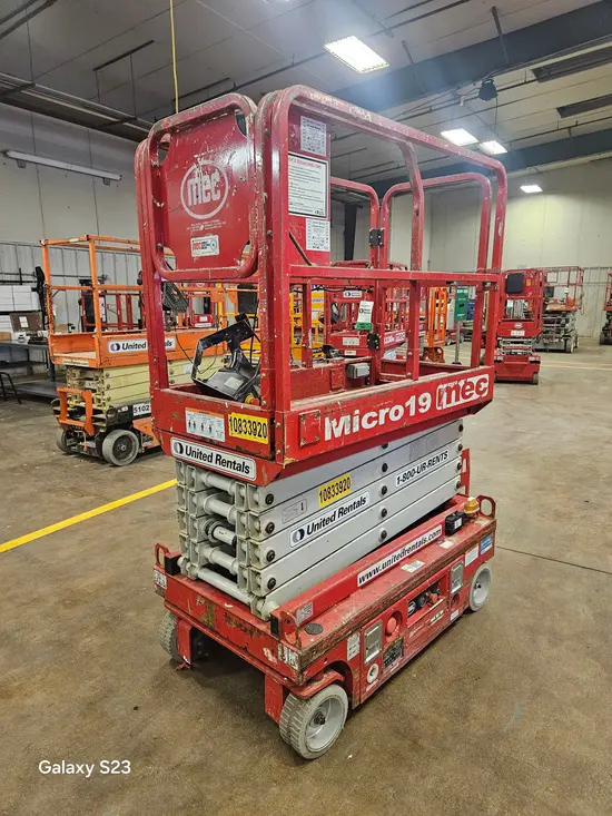 2018 MEC MICRO 19 Scissor Lift