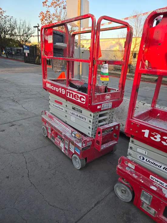2018 MEC MICRO 19 Scissor Lift