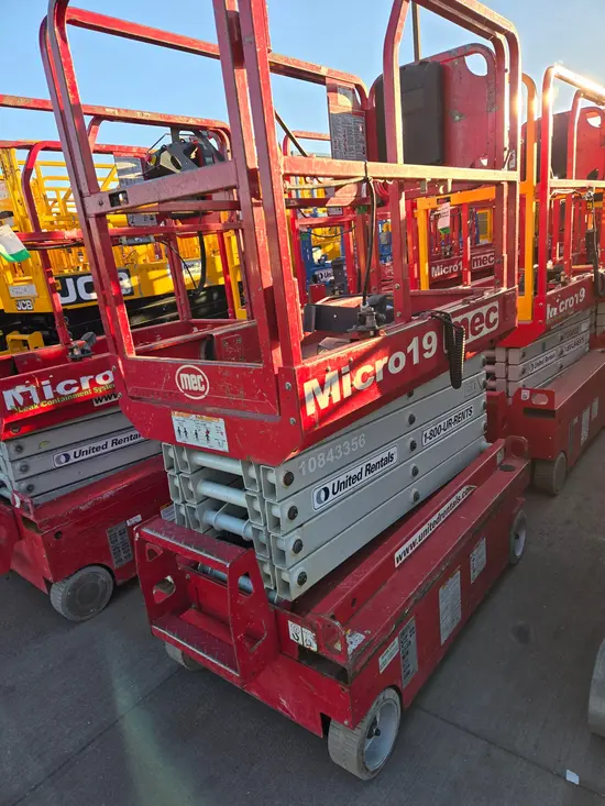 2018 MEC MICRO 19 Scissor Lift