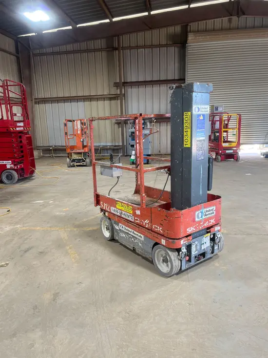 2015 Skyjack SJ12 Self-Propelled One-Person Lift