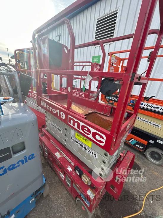 2018 MEC MICRO 19 Scissor Lift