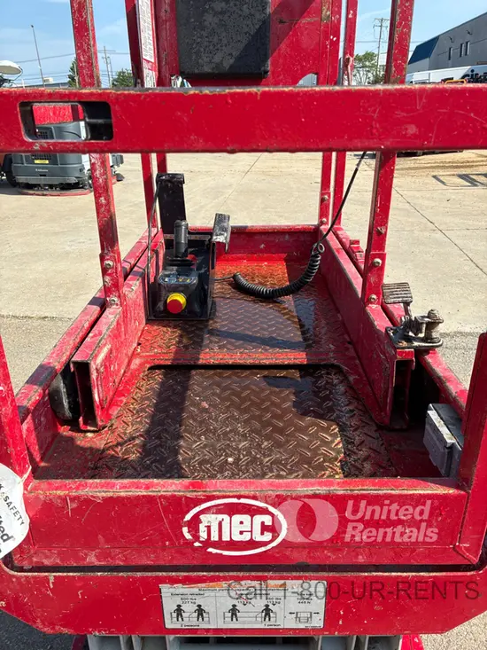 2018 MEC MICRO 19 Scissor Lift