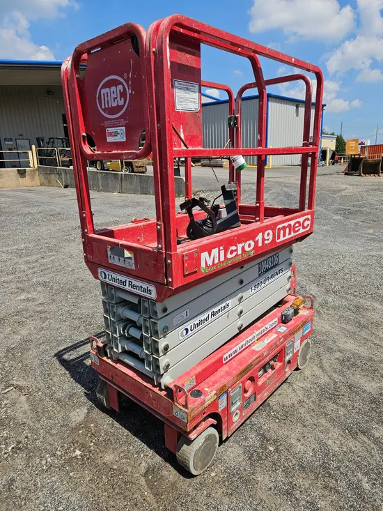 2019 MEC MICRO 19 Scissor Lift
