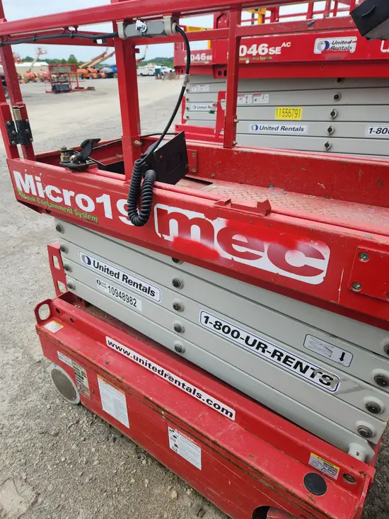 2019 MEC MICRO 19 Scissor Lift
