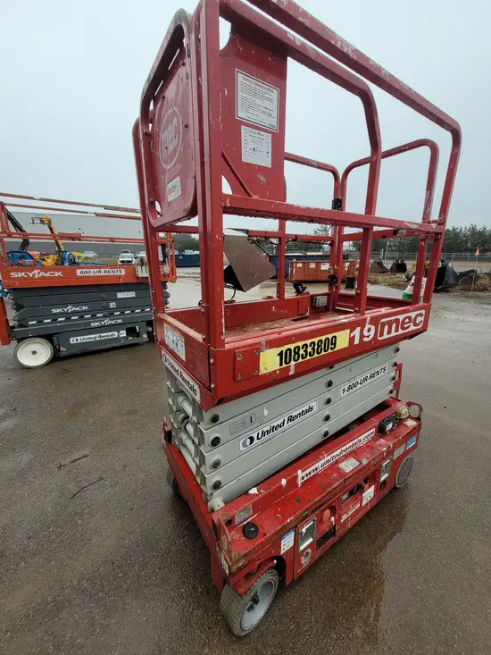 2018 MEC MICRO 19 Scissor Lift