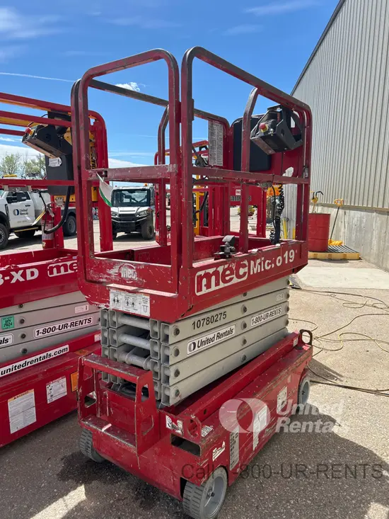 2018 MEC MICRO 19 Scissor Lift