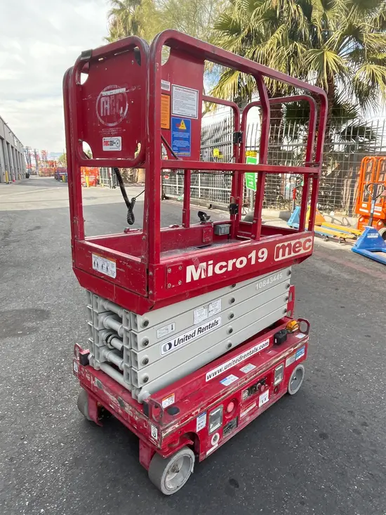 2018 MEC MICRO 19 Scissor Lift