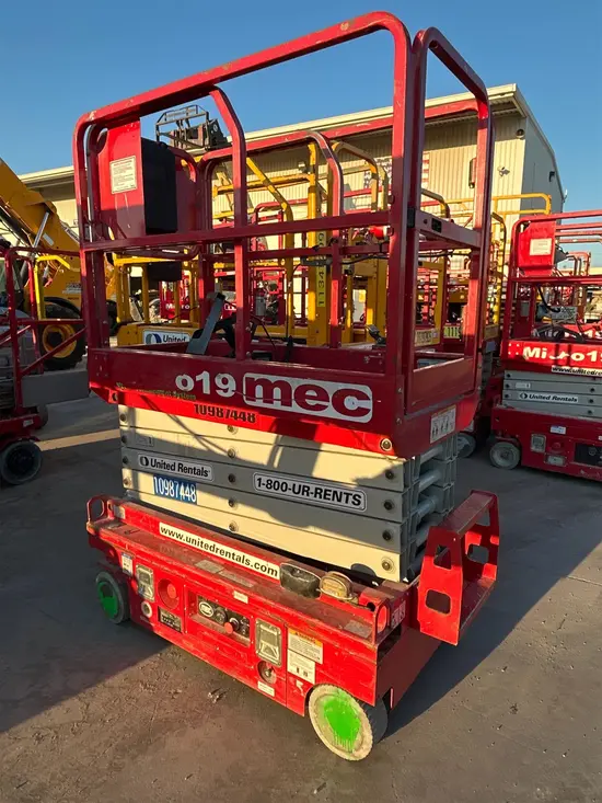 2019 MEC MICRO 19 Scissor Lift