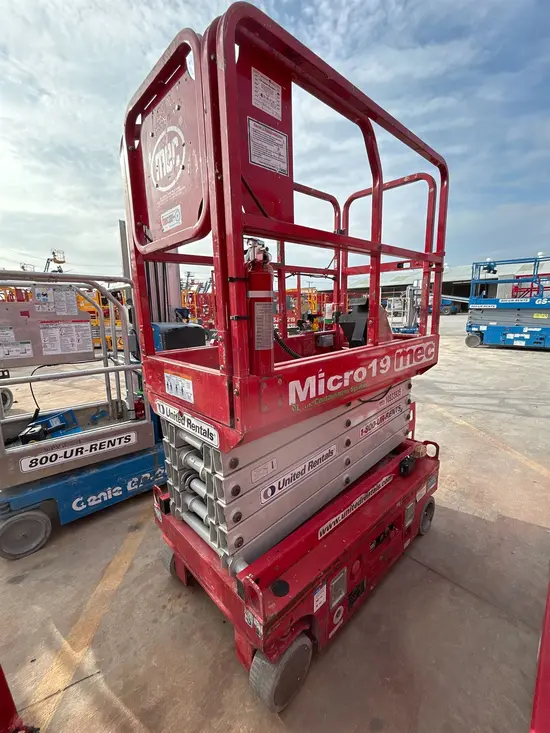 2019 MEC MICRO 19 Scissor Lift