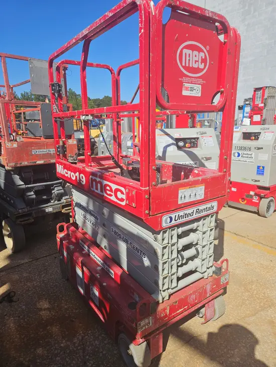 2018 MEC MICRO 19 Scissor Lift
