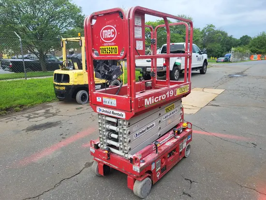 2019 MEC MICRO 19 Scissor Lift