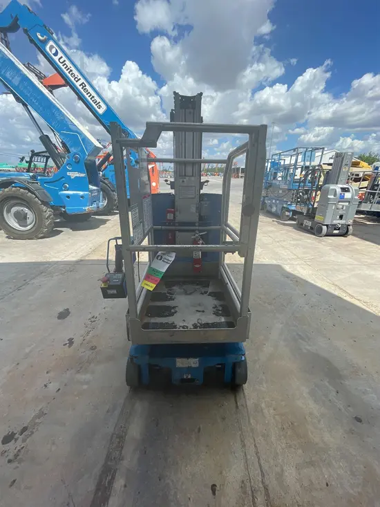 2016 Genie GR-20 Self-Propelled One-Person Lift