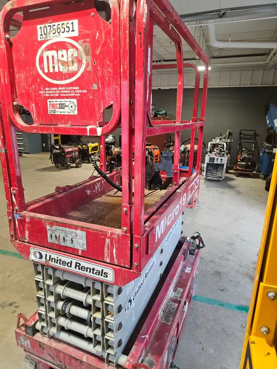 2018 MEC MICRO 19 Scissor Lift