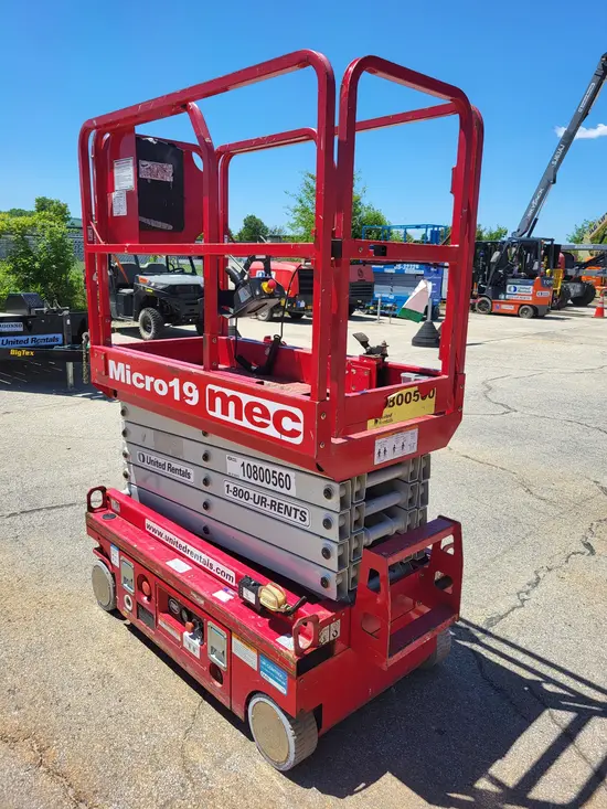 2018 MEC MICRO 19 Scissor Lift