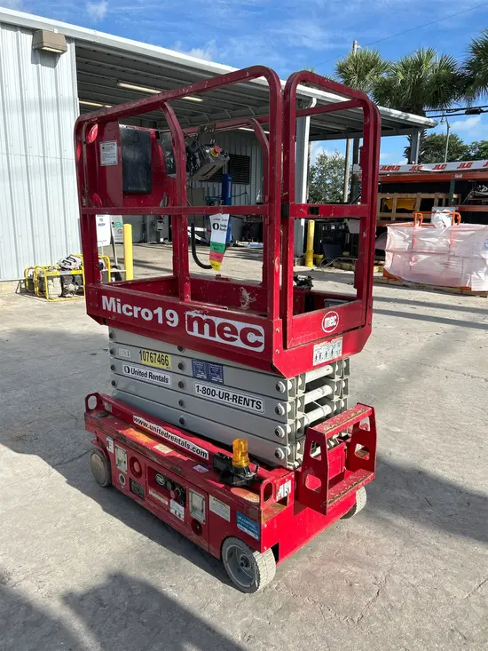 2018 MEC MICRO 19 Scissor Lift
