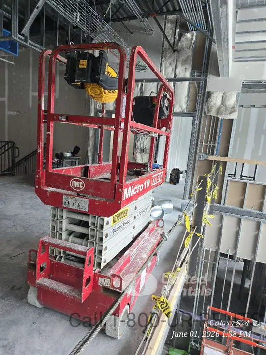2018 MEC MICRO 19 Scissor Lift