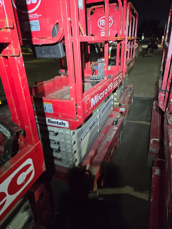 2019 MEC MICRO 19 Scissor Lift