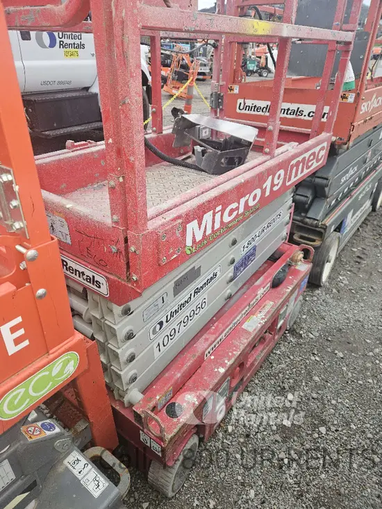 2019 MEC MICRO 19 Scissor Lift