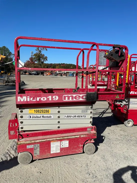 2018 MEC MICRO 19 Scissor Lift