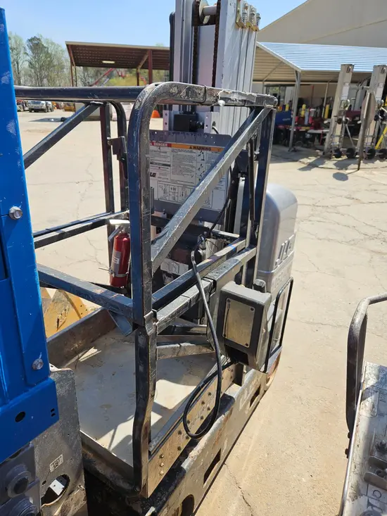 2016 JLG 20MVL Self-Propelled One-Person Lift