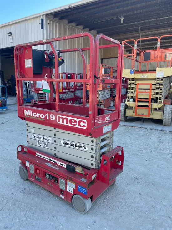 2018 MEC MICRO 19 Scissor Lift