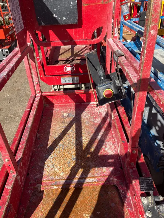 2018 MEC MICRO 19 Scissor Lift