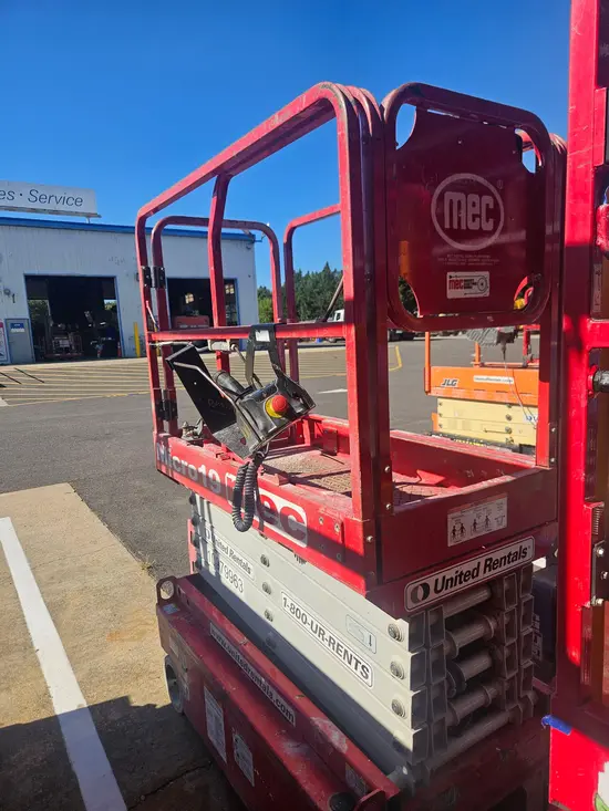 2019 MEC MICRO 19 Scissor Lift