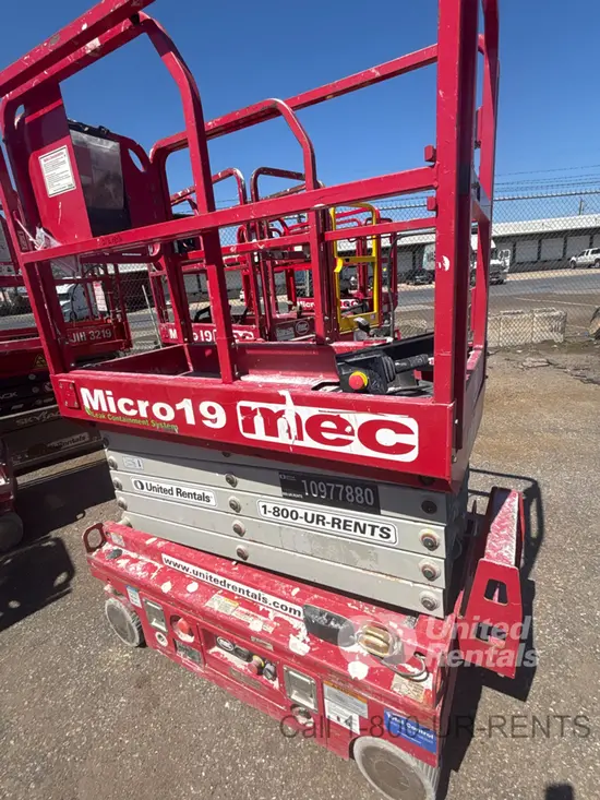 2019 MEC MICRO 19 Scissor Lift
