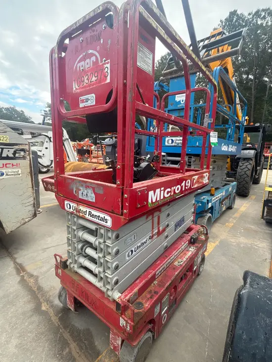 2019 MEC MICRO 19 Scissor Lift
