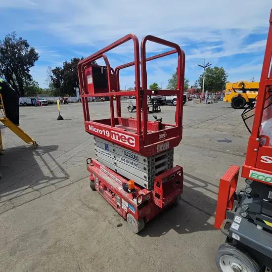 2019 MEC MICRO 19 Scissor Lift