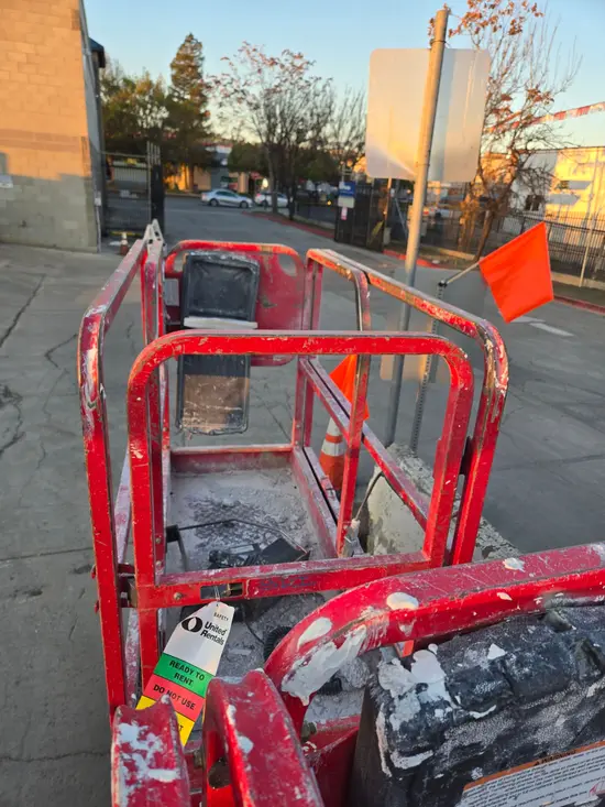 2018 MEC MICRO 19 Scissor Lift