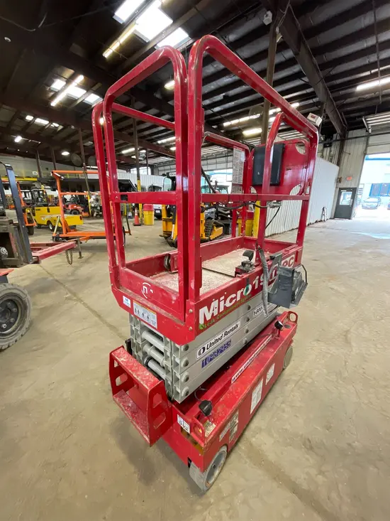 2019 MEC MICRO 19 Scissor Lift