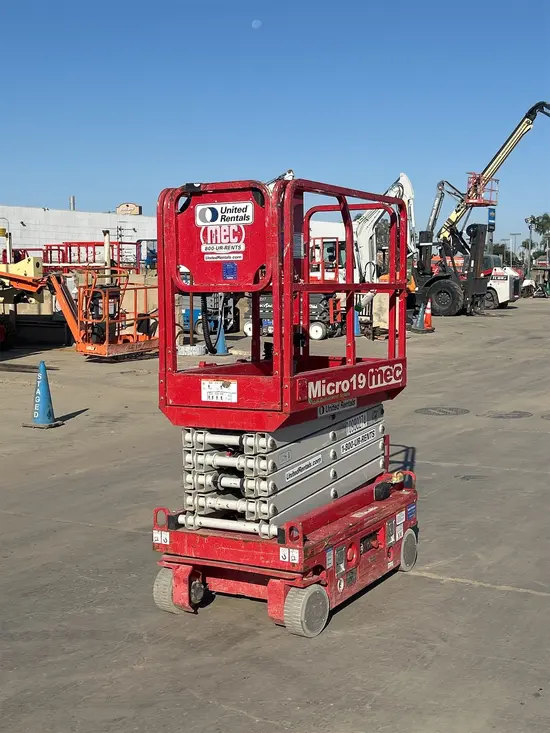 2019 MEC MICRO 19 Scissor Lift