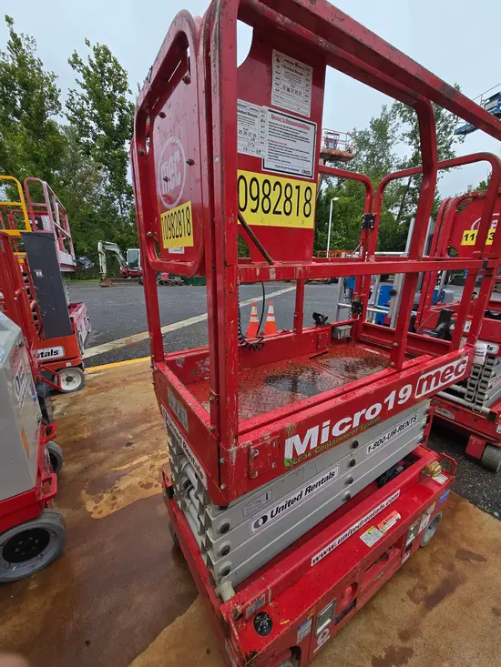 2019 MEC MICRO 19 Scissor Lift