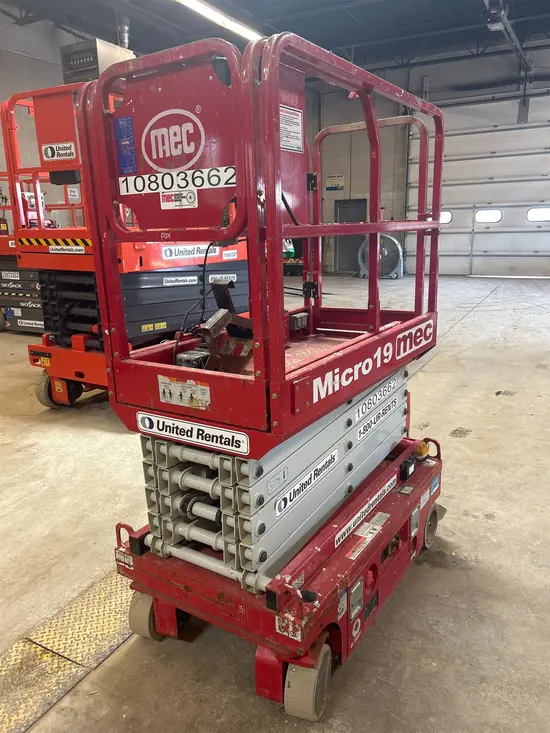 2018 MEC MICRO 19 Scissor Lift