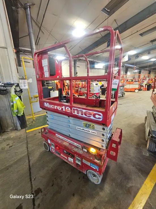 2018 MEC MICRO 19 Scissor Lift