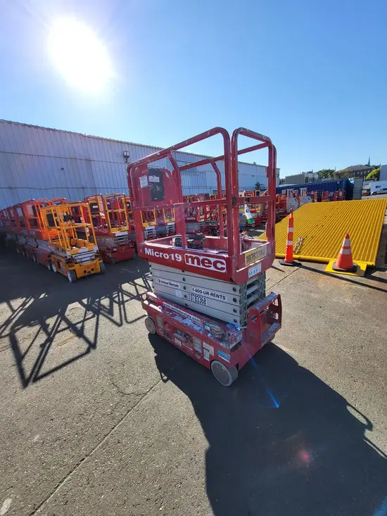 2018 MEC MICRO 19 Scissor Lift