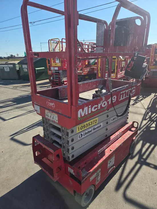 2019 MEC MICRO 19 Scissor Lift