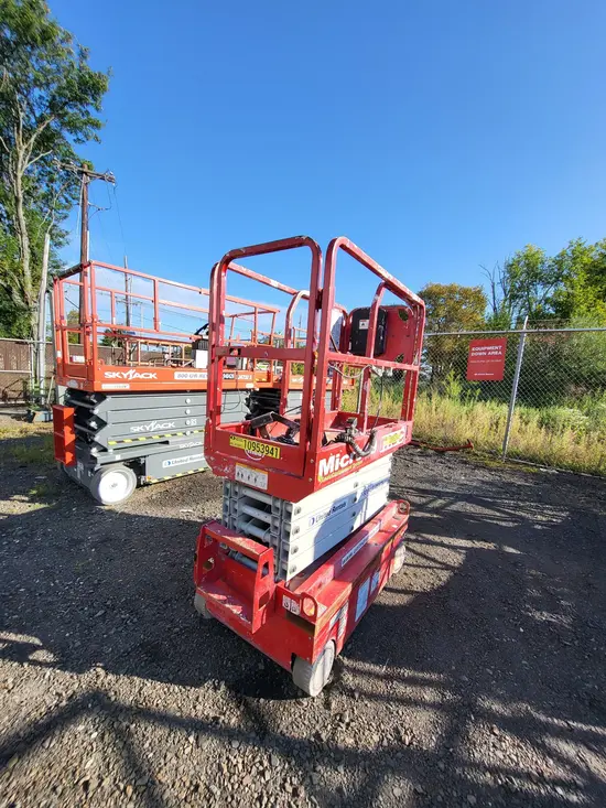2019 MEC MICRO 19 Scissor Lift