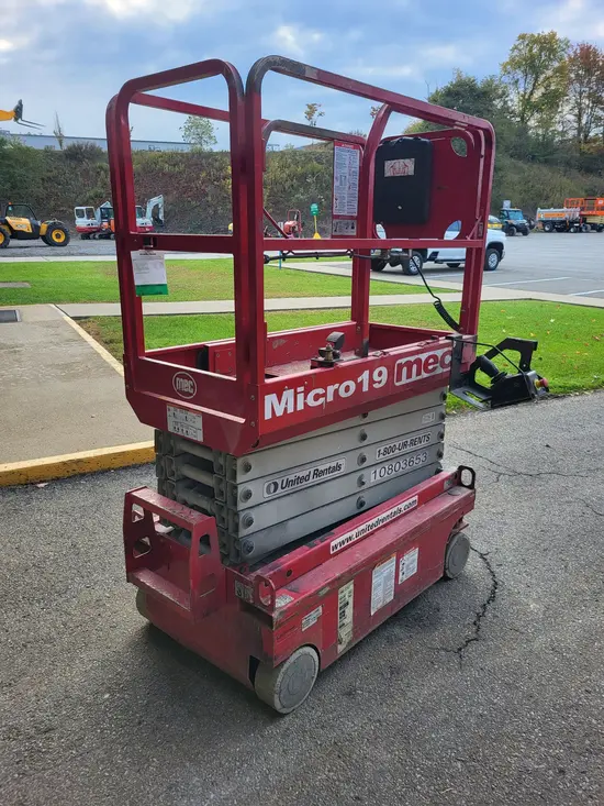 2018 MEC MICRO 19 Scissor Lift