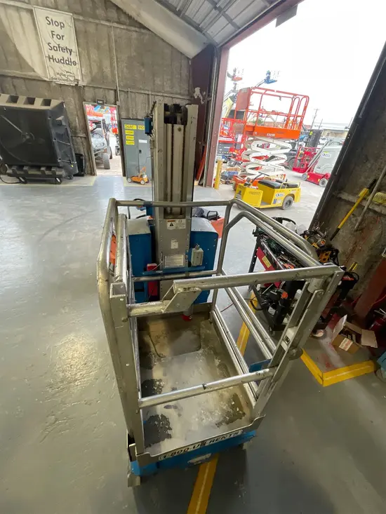 2018 Genie GR-20 Self-Propelled One-Person Lift