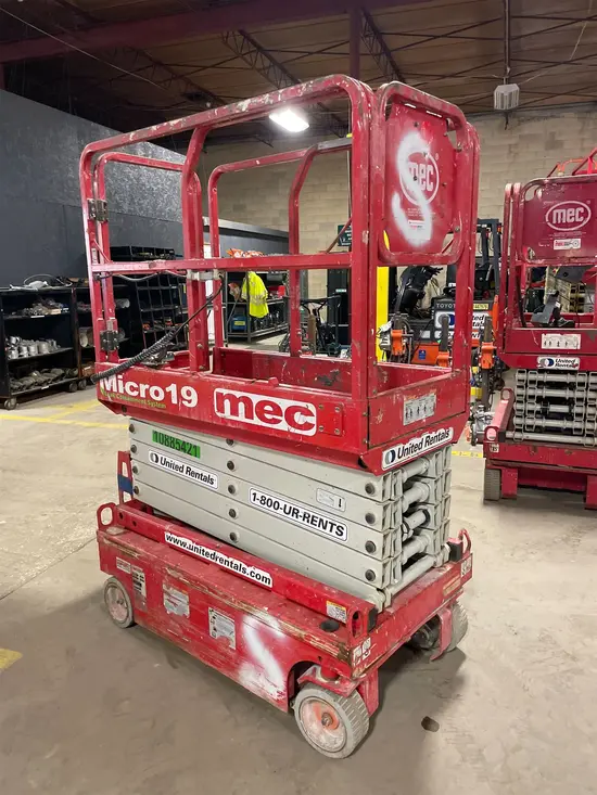 2019 MEC MICRO 19 Scissor Lift