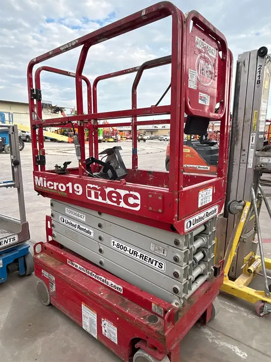 2019 MEC MICRO 19 Scissor Lift