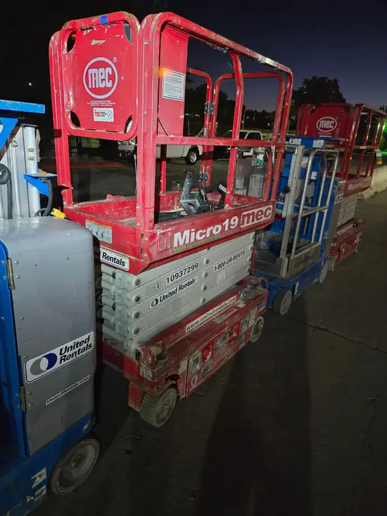 2019 MEC MICRO 19 Scissor Lift