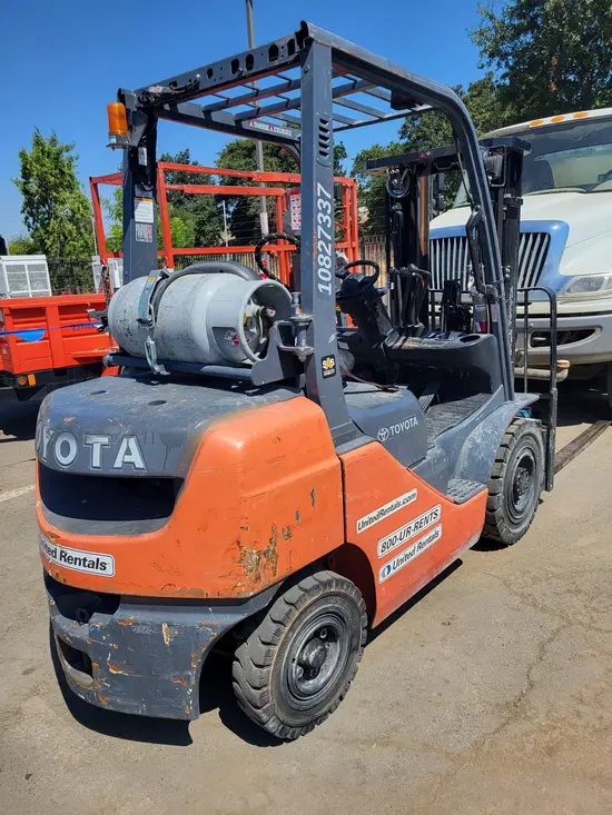 2018 Toyota 8FGU25 Warehouse Forklift