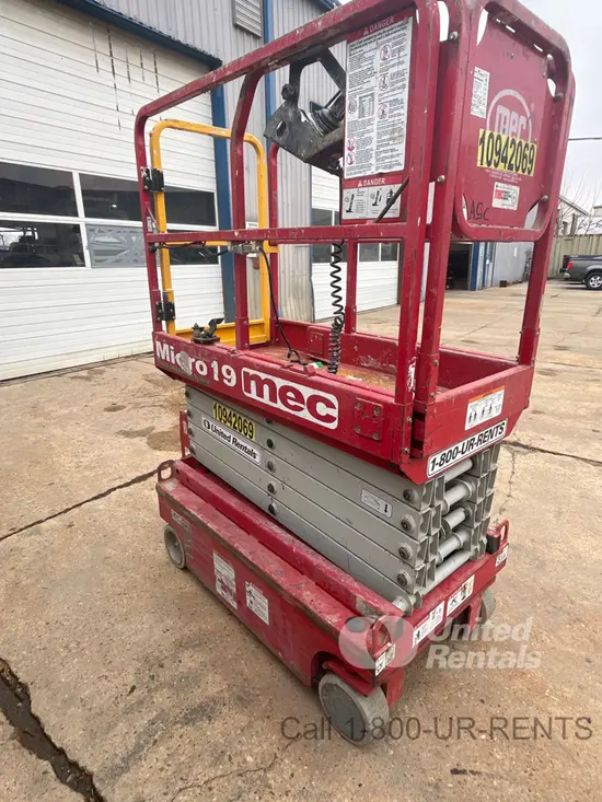 2019 MEC MICRO 19 Scissor Lift