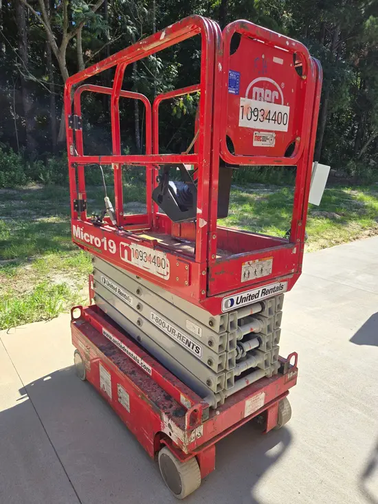 2019 MEC MICRO 19 Scissor Lift