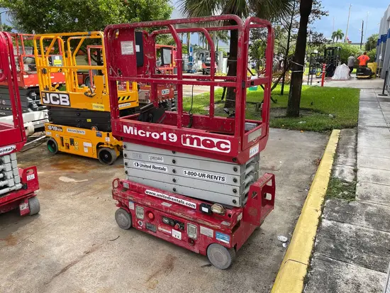 2018 MEC MICRO 19 Scissor Lift