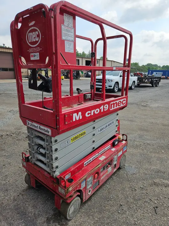 2018 MEC MICRO 19 Scissor Lift