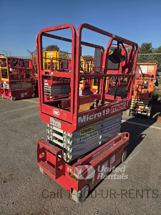 2019 MEC MICRO 19 Scissor Lift